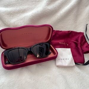 AUTH Gucci Brown Tortoise Sunglasses with Burgundy Red Case